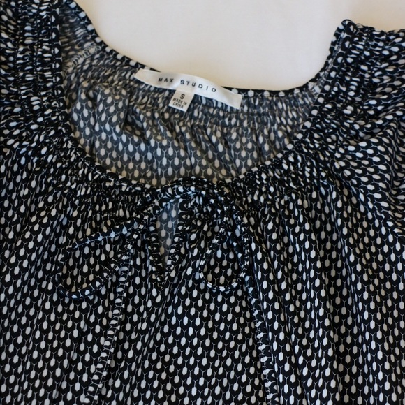 Black and White Cap Sleeve Blouse - Picture 3 of 3